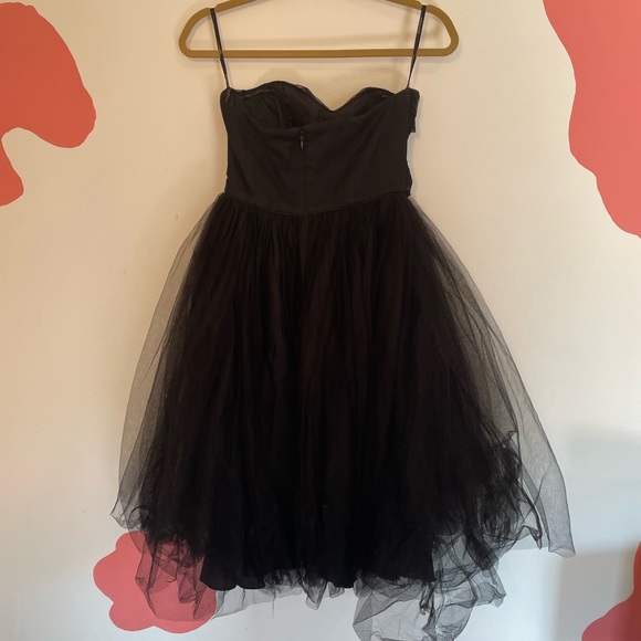 Donna Morgan Collection size 4. - Picture 2 of 6